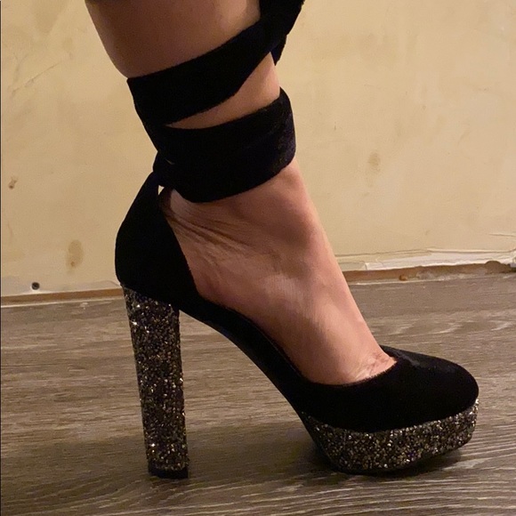 High heels - Picture 2 of 2